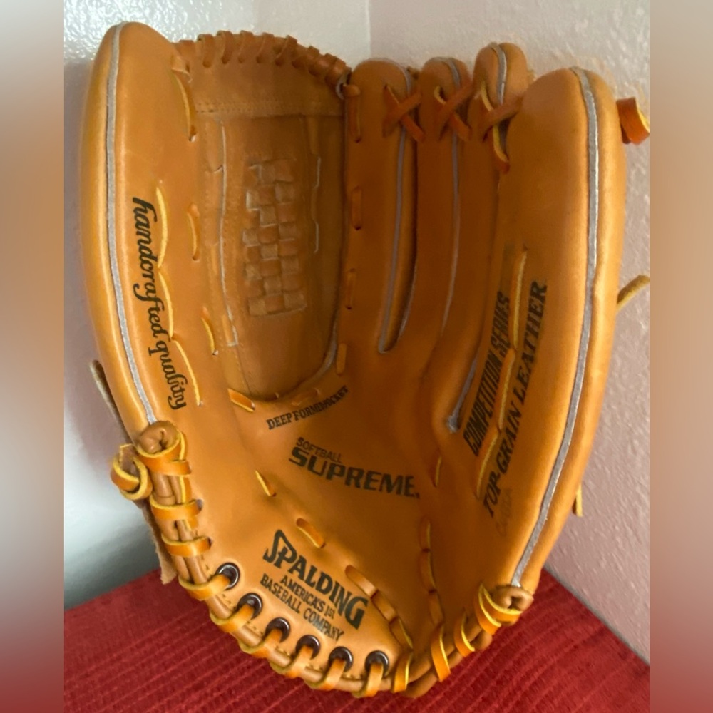 PAIR OF SPALDING-WILSON LEATHER SOFTBALL GLOVES - Picture 13 of 16